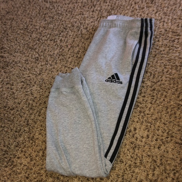 adidas Pants - Adidas joggers w/pockets